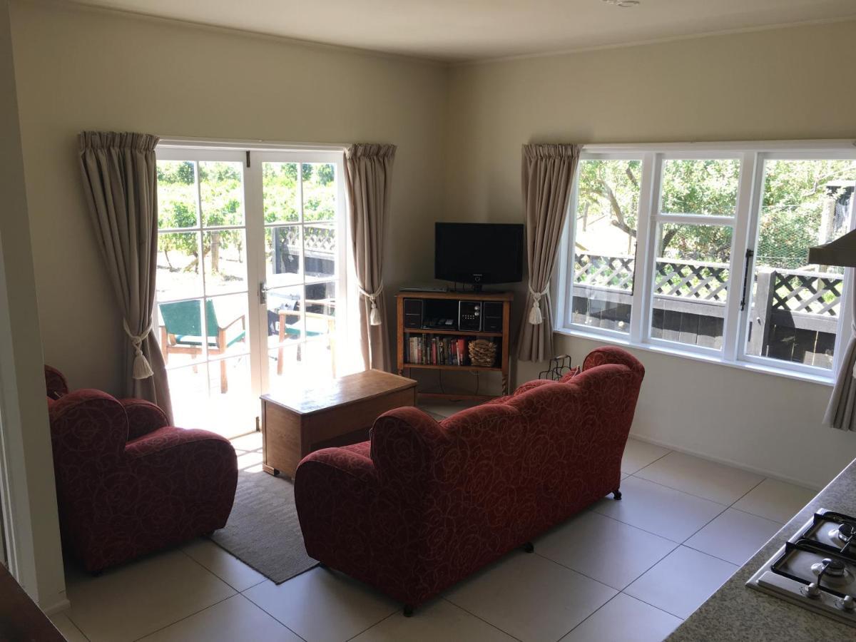 Tuki Vineyard Cottage Havelock North Exterior photo